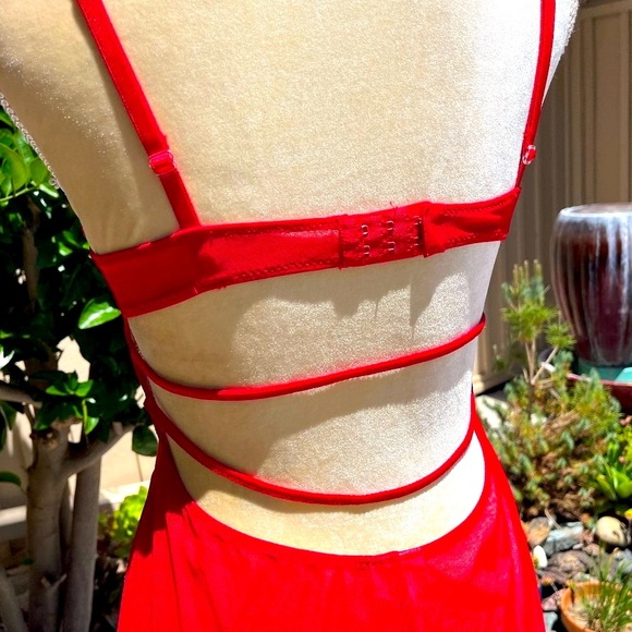 Frederick’s Red slip with underwire (approz 34B-C) - Picture 6 of 8